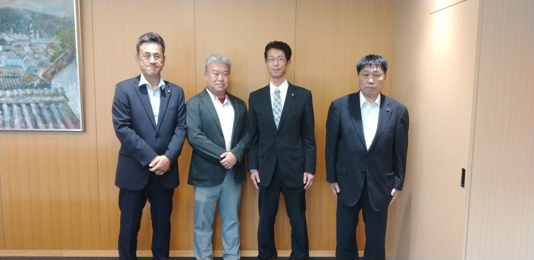 就任挨拶にて海南市議会正副議長と