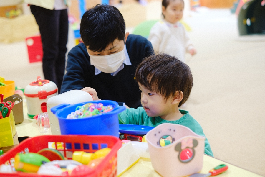 のびのびひろばで遊ぶ子ども