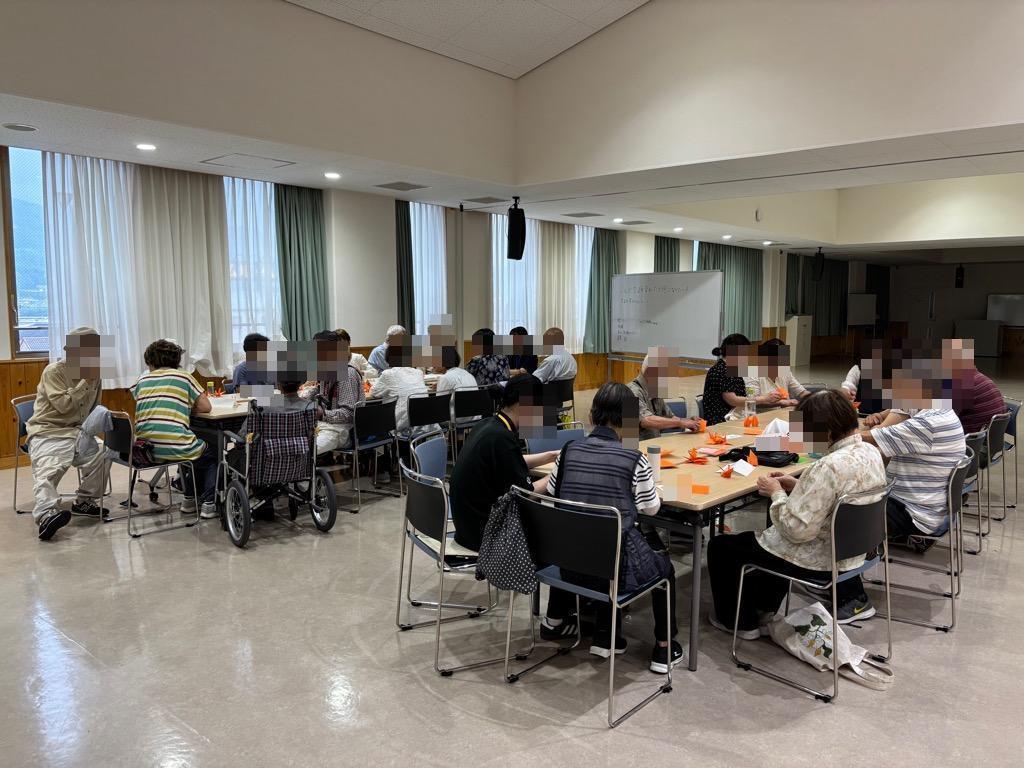 みかんの会 千羽鶴作成