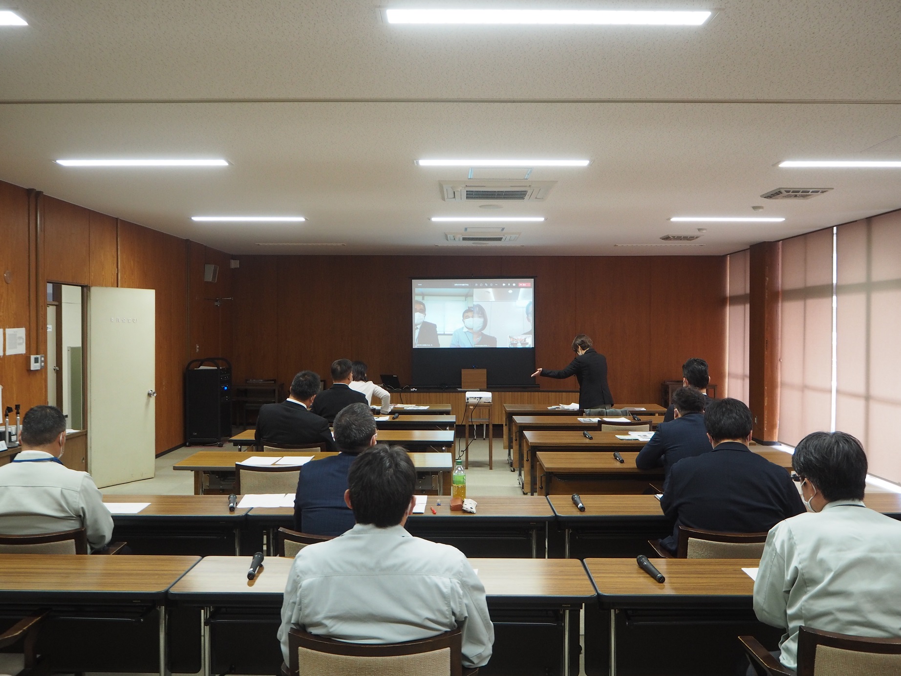 令和3年度経済建設委員会オンライン行政視察1