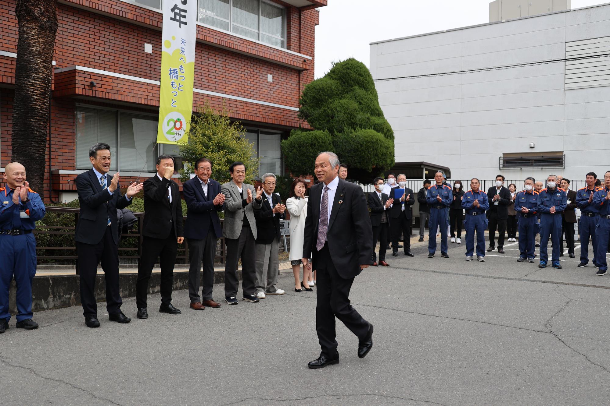 平木哲朗市長登庁式