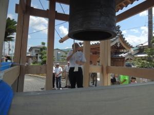 橋本ユネスコ協会「平和の鐘を鳴らそう」_写真1