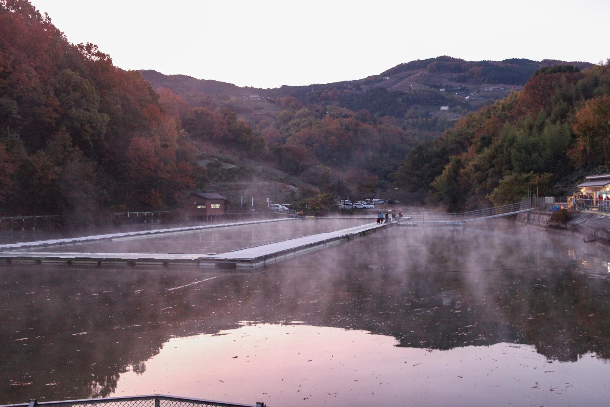 隠れ谷池