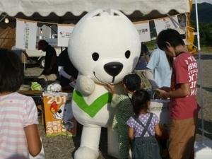 子供と触れ合うきいちゃん