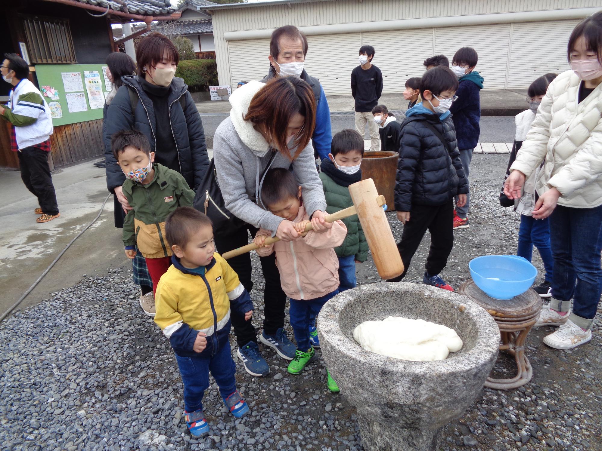 お餅つき（２月）